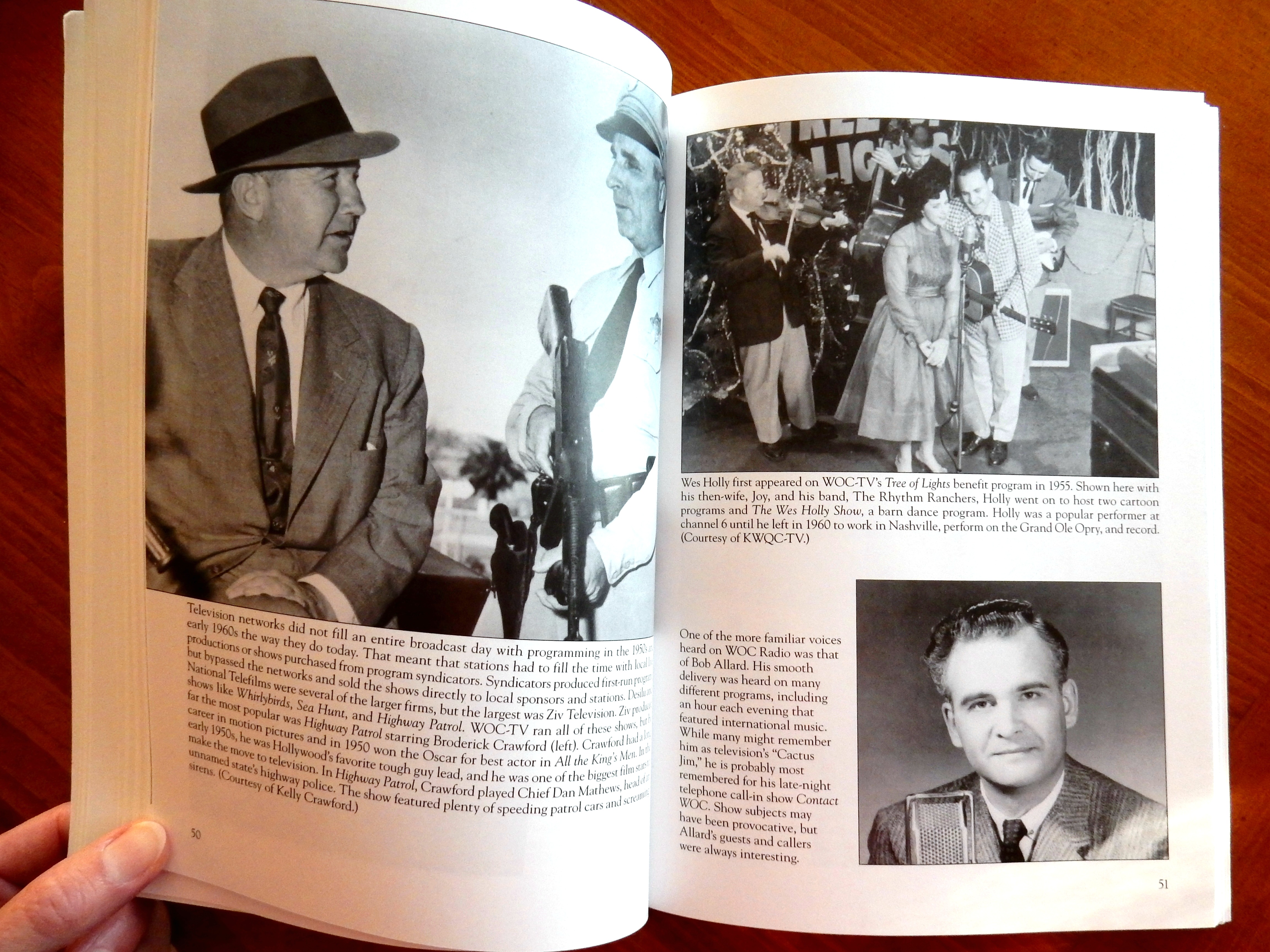 DSCN0401.jpg book open for post